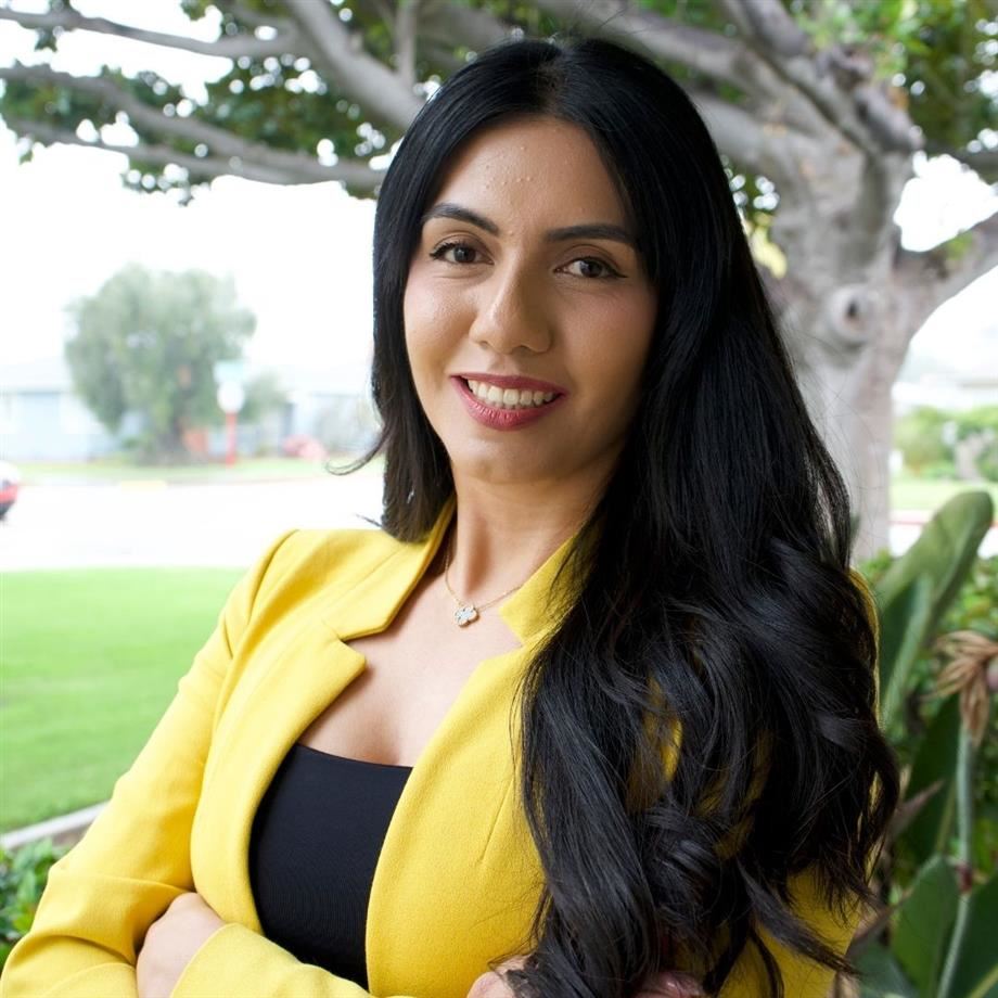 Headshot of Alexandria Castellanos